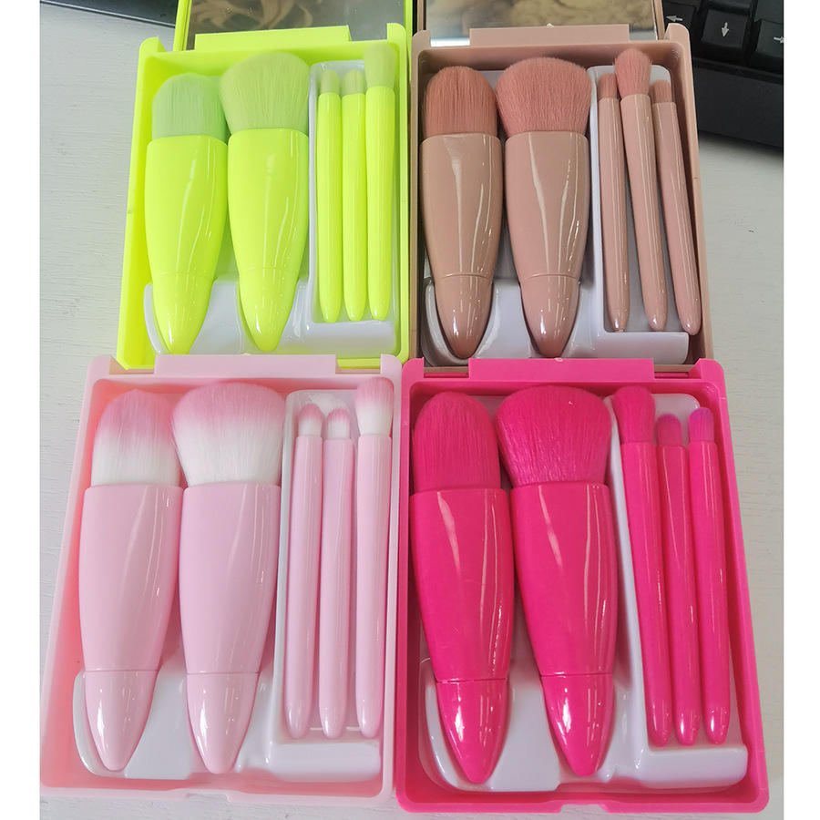 Portable Cosmetic Brush With Mirror